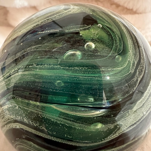 Vintage Kerry Irish Art Glass Paperweight Emerald Green Swirls from Ireland - Picture 7 of 7